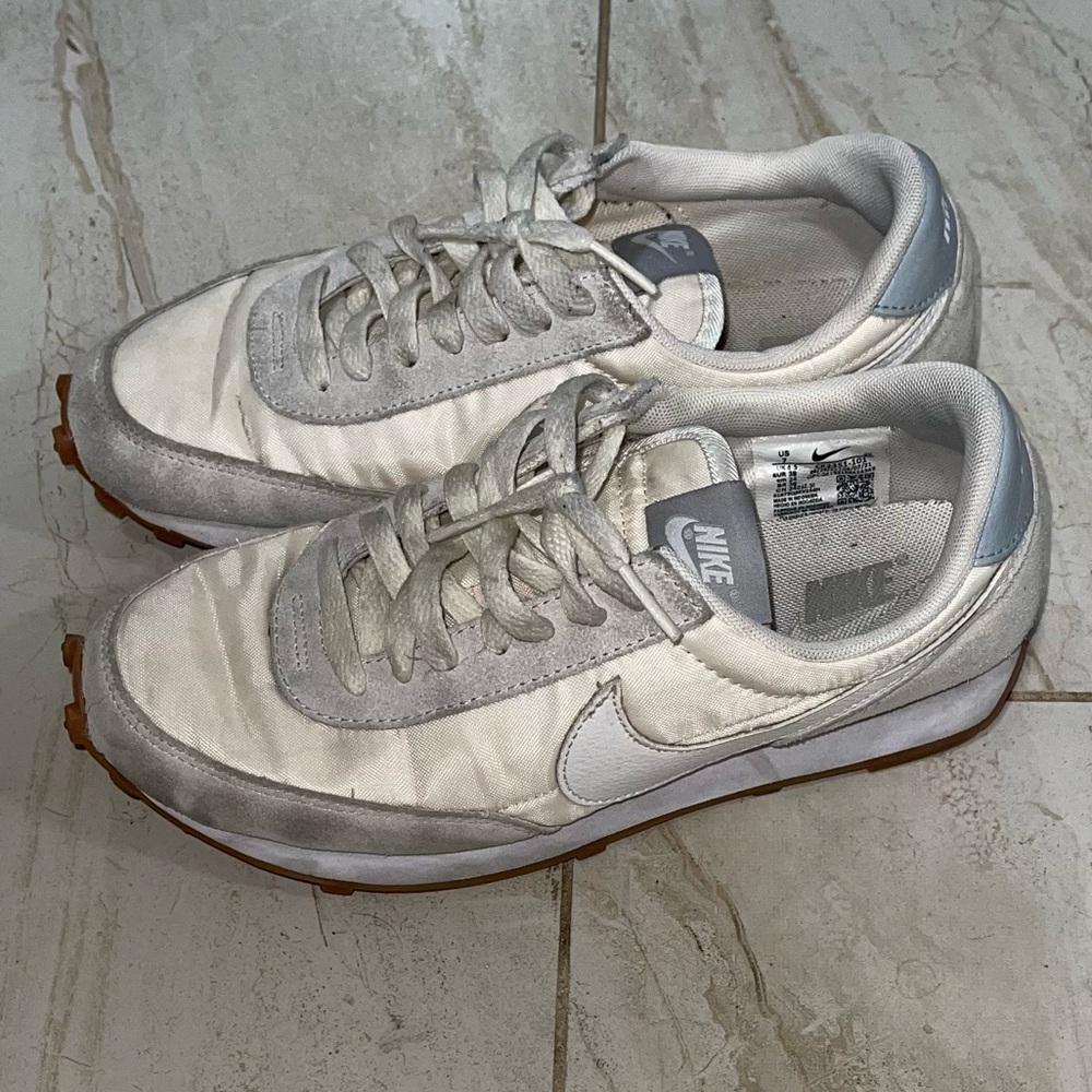 NIKE WMNS DAYBREAK ‘WHITE GUM’ SIZE 7 US 38 EUR 4.5 UK